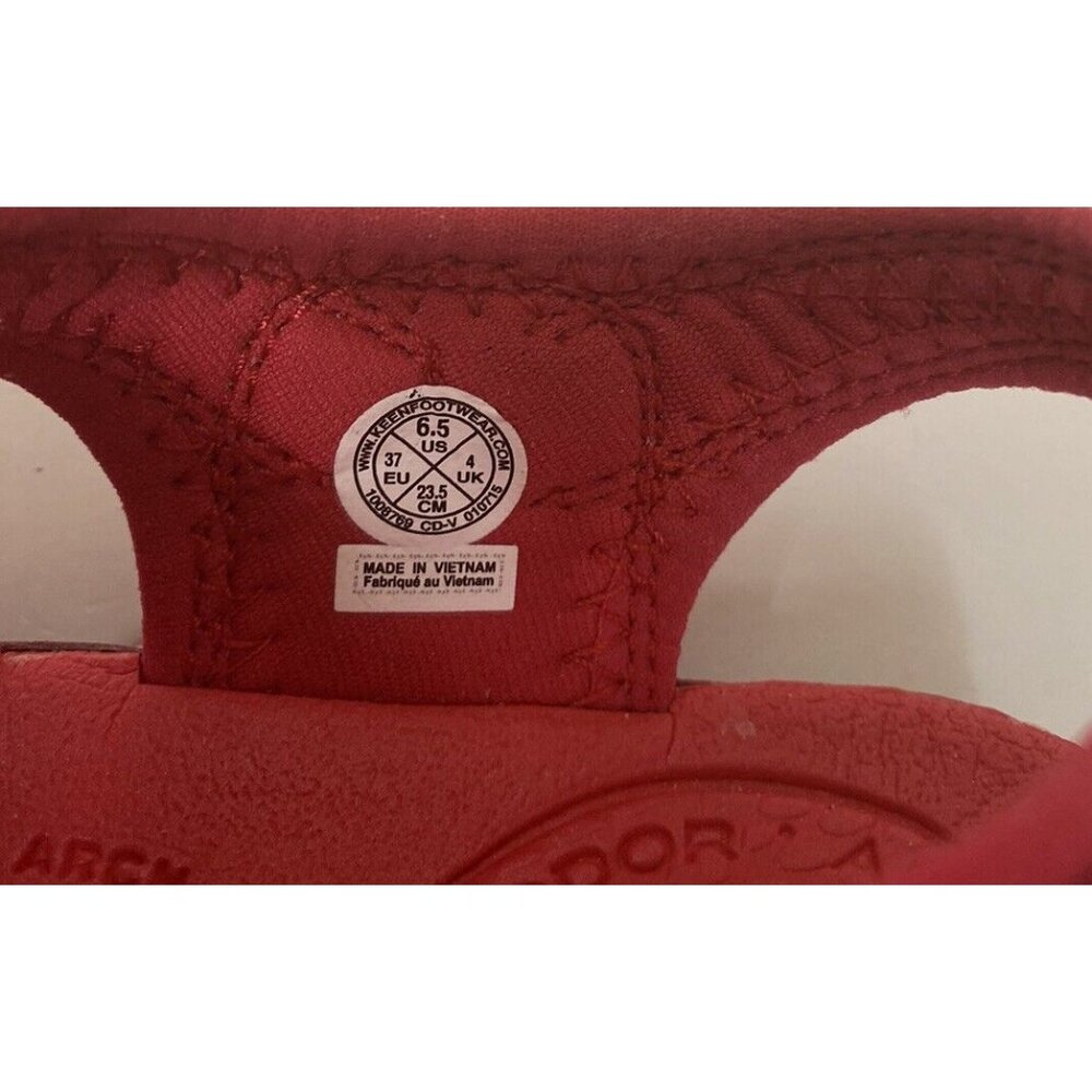 Keen Women’s Clearwater CNX Outdoor Sandals Size 6.5 Barberry / Hot Coral Pink - Picture 7 of 11